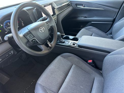 Used 2025 Toyota Camry LE image 9