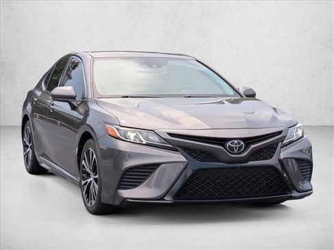 Used 2019 Toyota Camry SE FWD image 3