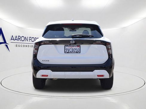 Used 2025 Nissan Kicks SV FWD image 5