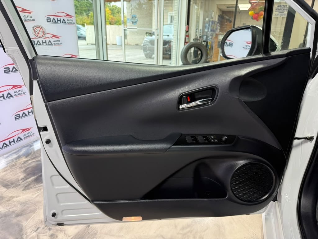 Used 2022 Toyota Prius LE FWD image 32