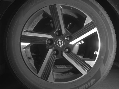 Used 2025 Nissan Sentra SV FWD image 14