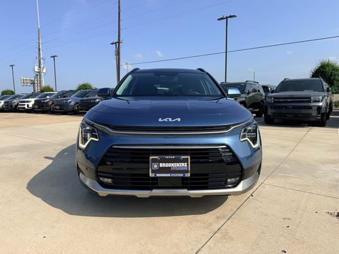 Used 2023 Kia Niro SX Touring FWD image 3