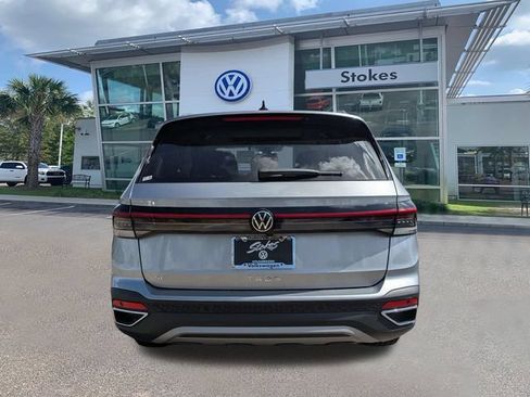 New 2026 Volkswagen Taos SE FWD image 5