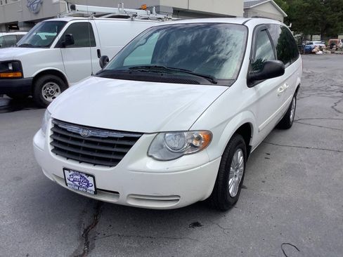 Used 2006 Chrysler Town & Country LX w/ Popular Equipment Group II FWD image 3