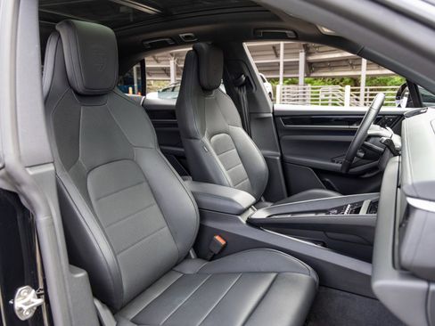 Certified 2025 Porsche Macan Electric RWD image 57