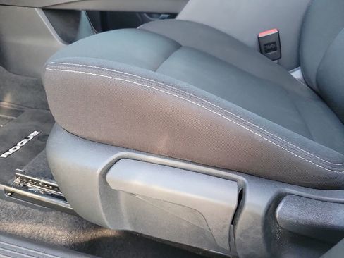 Used 2025 Nissan Rogue S image 12