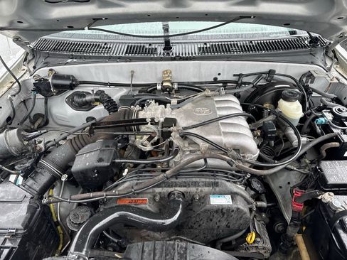Used 2001 Toyota Tacoma PreRunner RWD image 9