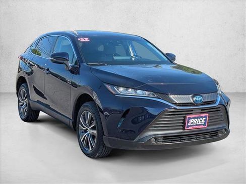 Used 2022 Toyota Venza LE AWD/4WD image 3