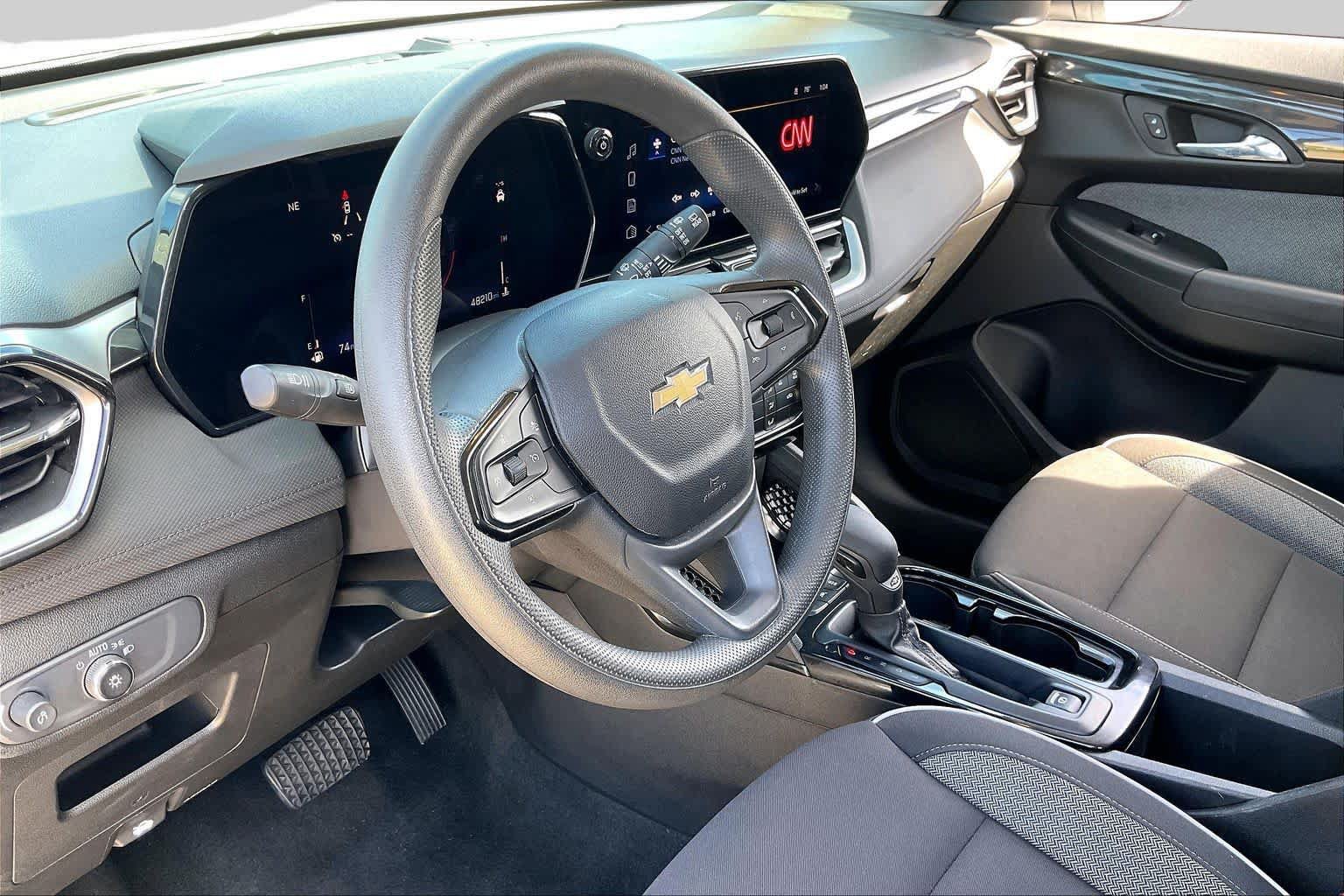 Used 2025 Chevrolet TrailBlazer LT FWD image 35