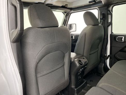 Used 2024 Jeep Wrangler Sahara image 15