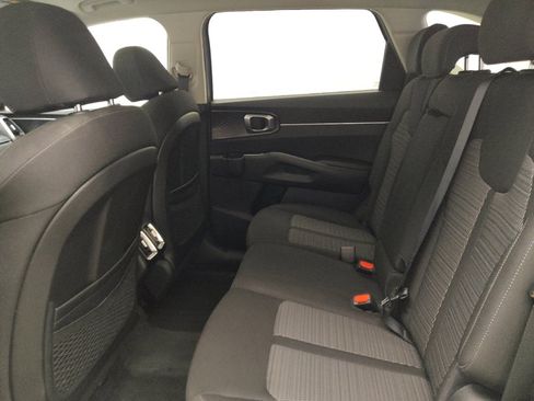 Used 2023 Kia Sorento LX FWD image 18