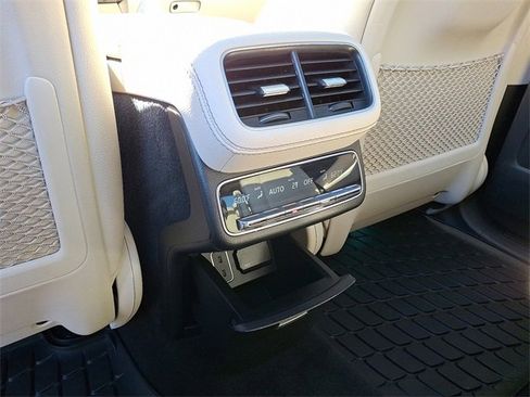 Used 2022 Mercedes-Benz GLS 450 4MATIC image 12