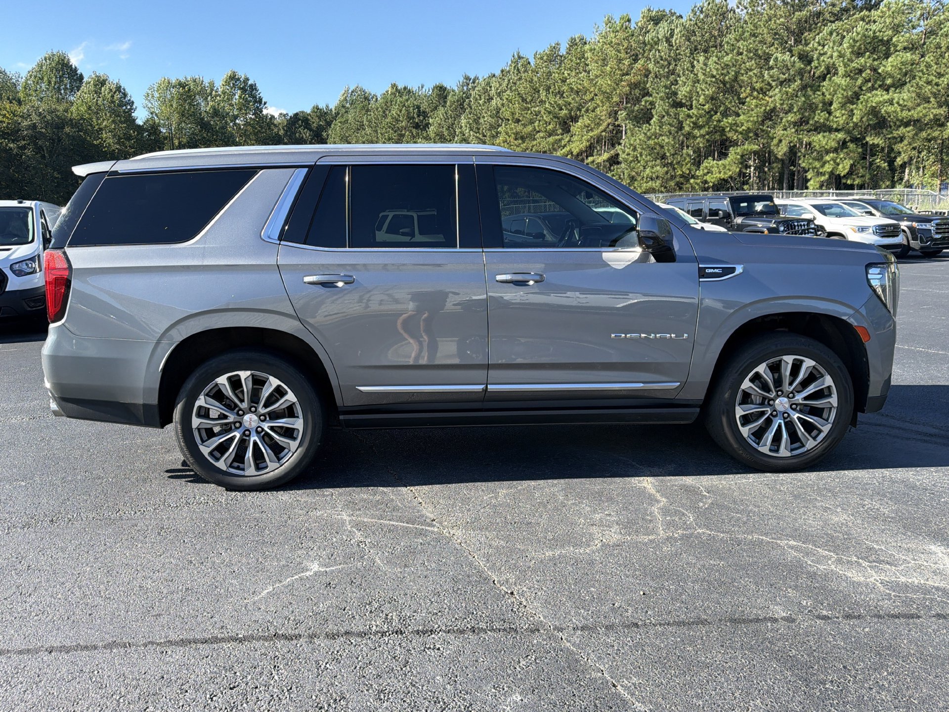 Used 2021 GMC Yukon Denali w/ Denali Premium Package AWD/4WD image 18