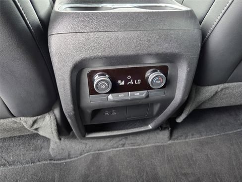 Used 2025 Buick Enclave Preferred FWD image 22