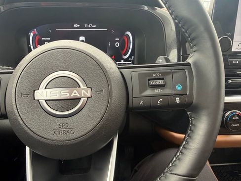 Used 2024 Nissan Pathfinder Platinum w/ Cargo Package image 27