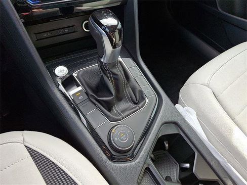 New 2025 Volkswagen Taos SE image 12