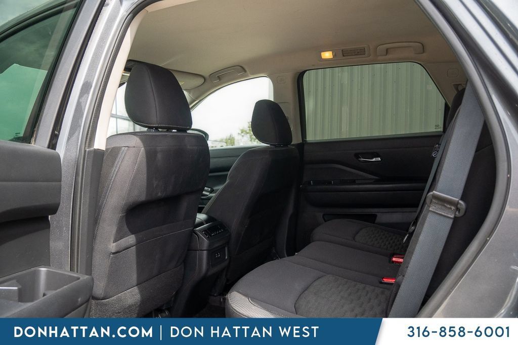 Used 2022 Nissan Pathfinder SV FWD image 18