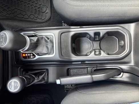 Used 2020 Jeep Wrangler Sport image 19