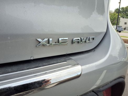 Used 2022 Toyota Highlander XLE AWD/4WD image 35