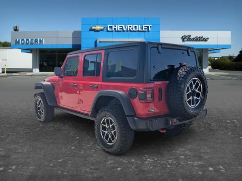 Used 2025 Jeep Wrangler Unlimited Rubicon AWD/4WD image 3
