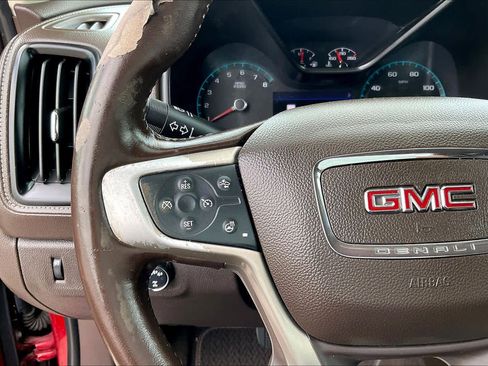 Used 2022 GMC Canyon Denali image 19