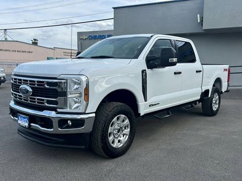 Used 2024 Ford F250 XLT w/ FX4 Off-Road Package AWD/4WD image 3