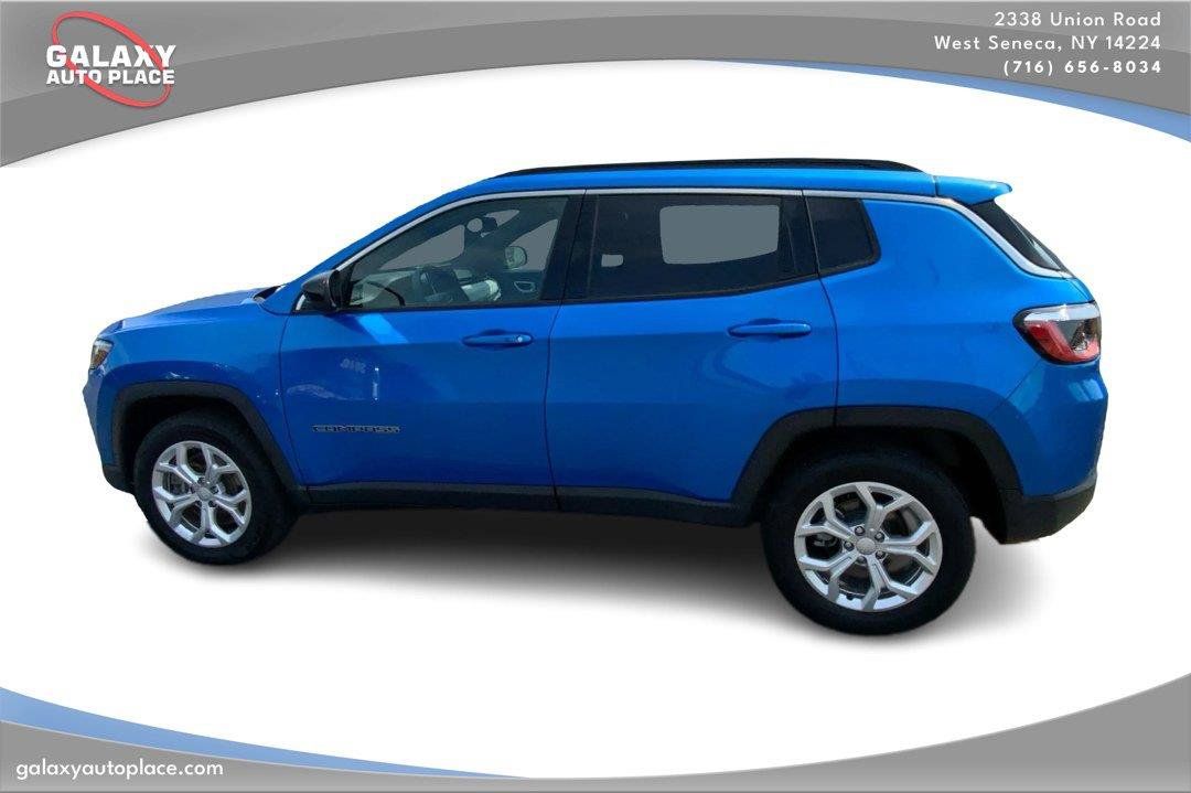 Used 2024 Jeep Compass Latitude AWD/4WD image 8