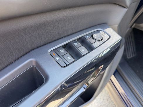 Used 2025 Nissan Pathfinder SV AWD/4WD image 18