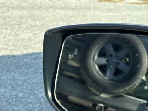 Used 2021 Nissan Versa SV image 31