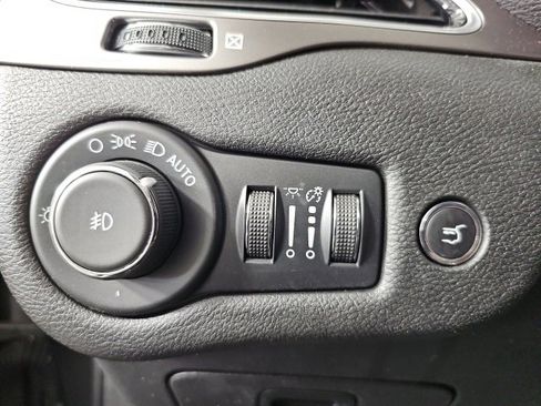 Certified 2022 Jeep Cherokee Limited w/ Mopar Interior Package image 18