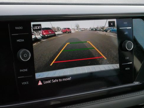 Certified 2023 Volkswagen Taos SEL image 32