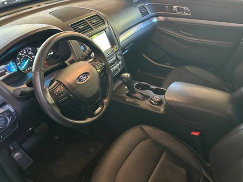 Used 2018 Ford Explorer XLT w/ Equipment Group 202A AWD/4WD image 10