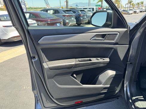 Used 2018 Volkswagen Atlas S FWD image 12