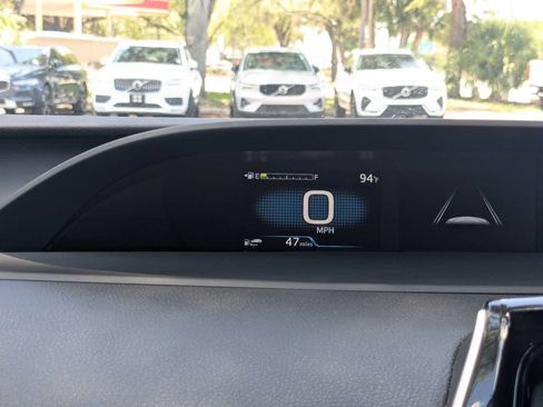 Used 2022 Toyota Prius FWD image 32