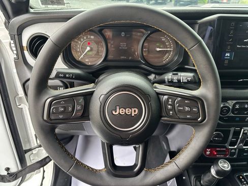 Used 2024 Jeep Wrangler Unlimited AWD/4WD image 14