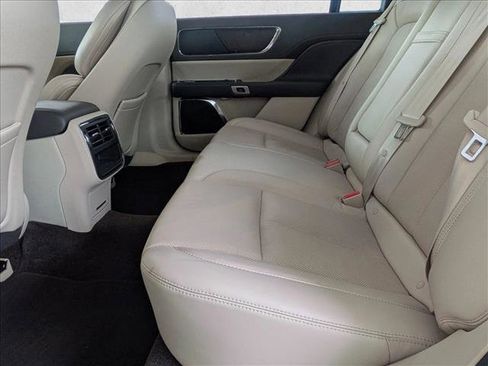 Used 2018 Lincoln Continental Select image 18
