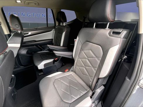 Used 2025 Volkswagen Atlas Peak Edition SE AWD/4WD image 22