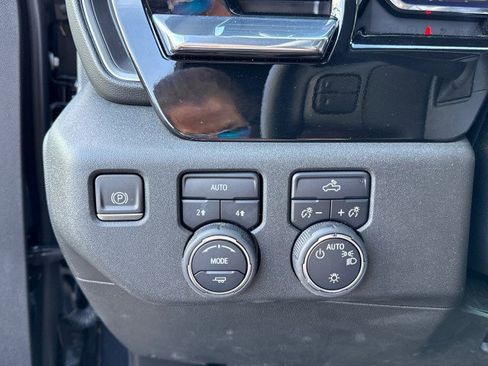 Used 2023 Chevrolet Silverado 1500 LT image 19