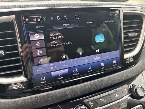 Used 2023 Chrysler Pacifica Touring-L FWD image 20