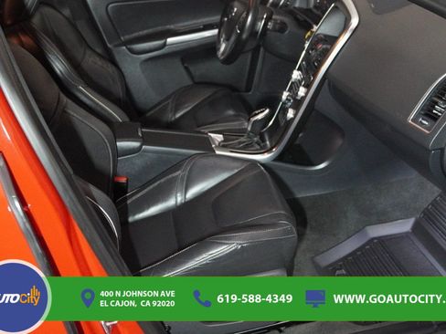 Used 2017 Volvo XC60 T6 R-Design w/ Climate Package AWD/4WD image 8