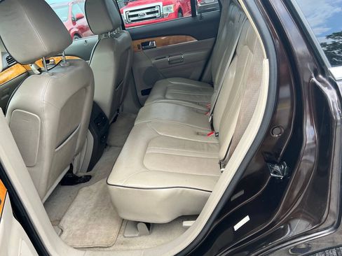 Used 2013 Lincoln MKX AWD image 2