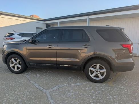 Used 2016 Ford Explorer XLT w/ Equipment Group 202A AWD/4WD image 6