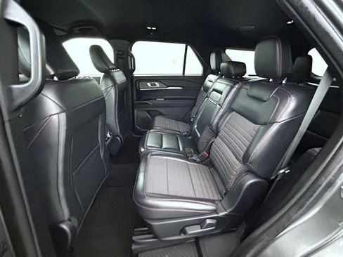 Used 2025 Ford Explorer ST-Line w/ ST-Line Street Pack image 21