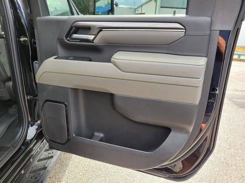 Used 2025 Chevrolet Silverado 2500 ZR2 w/ Technology Package AWD/4WD image 10