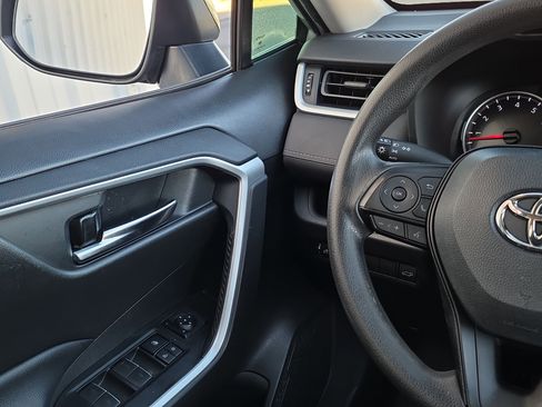 Used 2022 Toyota RAV4 XLE w/ Convenience Package image 25