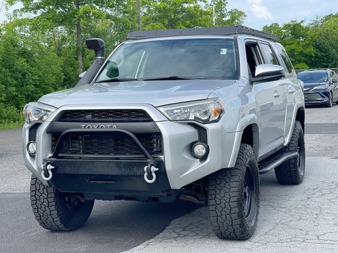 Used 2019 Toyota 4Runner SR5 AWD/4WD image 13