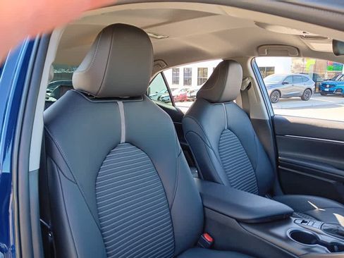 Used 2023 Toyota Camry SE image 18