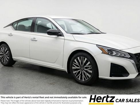 Used 2025 Nissan Altima 2.5 SV FWD image 1