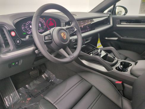 New 2026 Porsche Cayenne E-Hybrid Coupe AWD/4WD image 4
