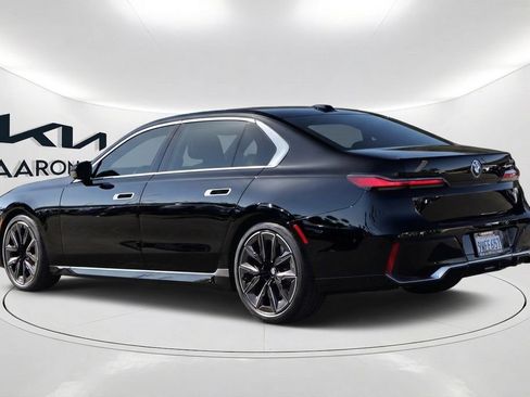 Used 2026 BMW 740i w/ Premium Package RWD image 7